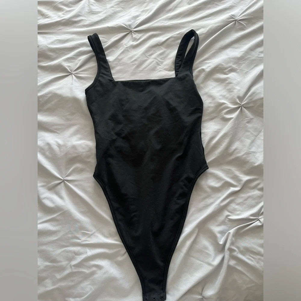 SHEIN black solid square neck tank bodysuit size 2(xs) - Picture 4 of 6